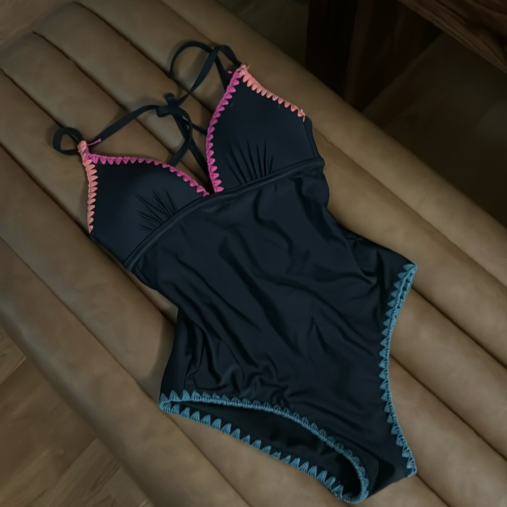 Decree Black One Piece with Vibrant Trim